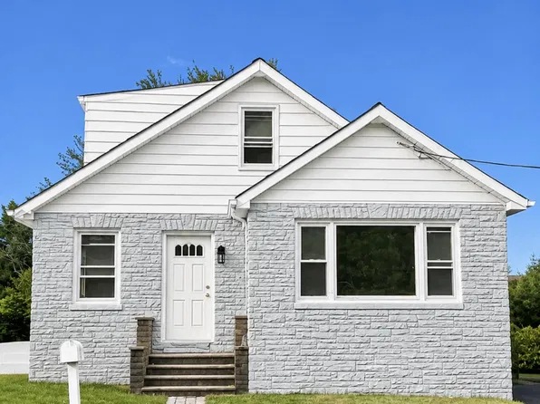 822 Centerton Rd, Mount Laurel, NJ 08054