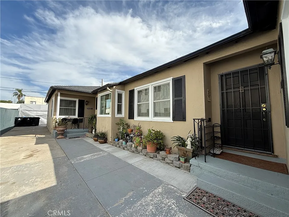 1216 S Cochran Ave