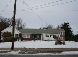 589 E Jackson St, New Holland, PA 17557