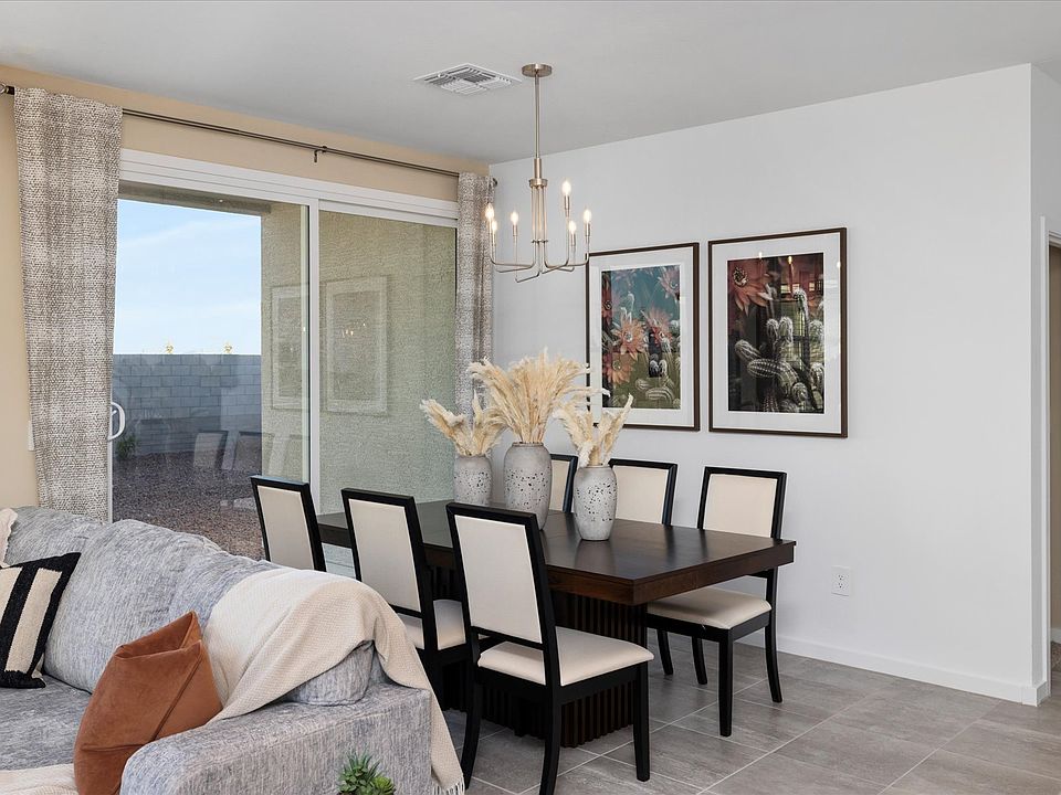 Dining Area in the Leslie Floorplan modeled at Allure Vista