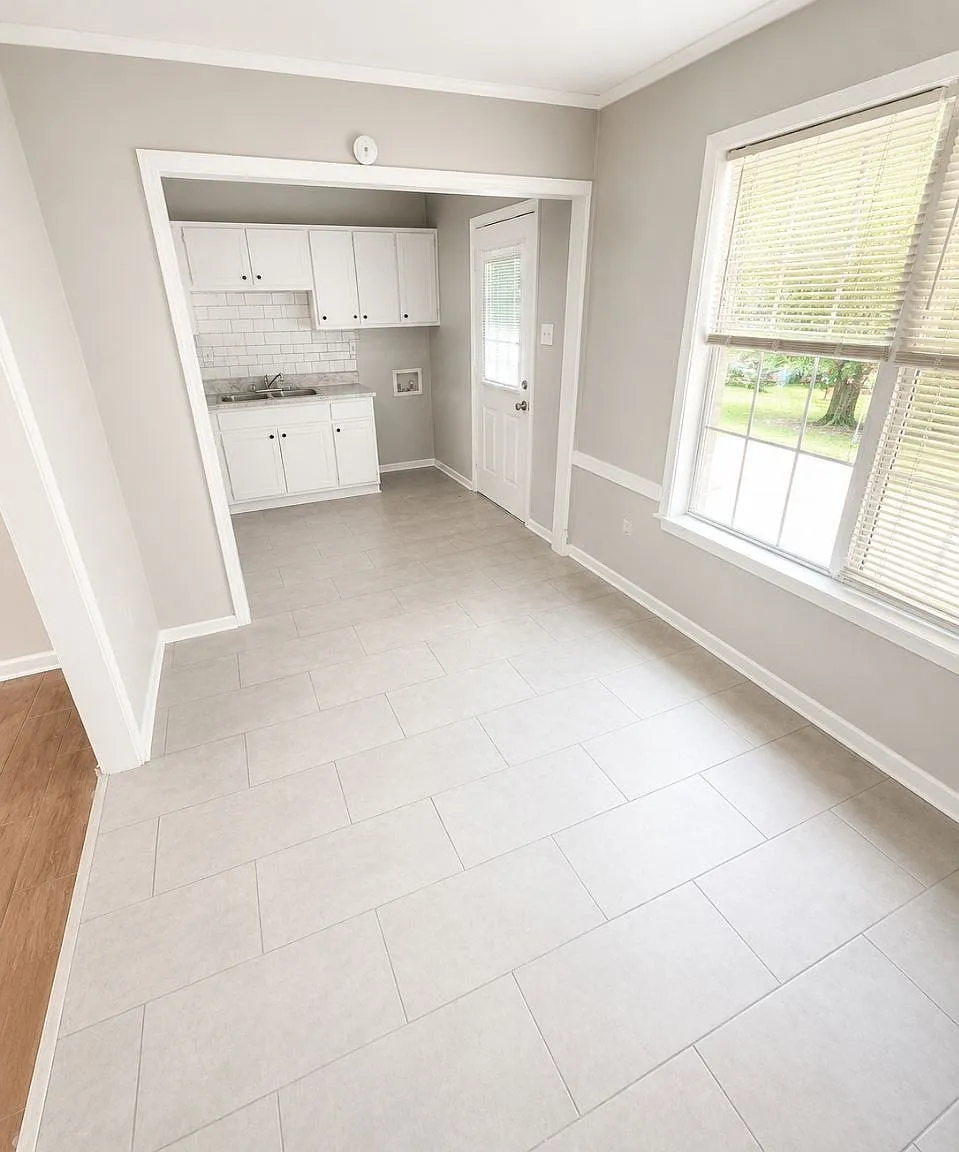 3 bed, 1.0 bath, 1037 sqft, $1,350 — Photo 2