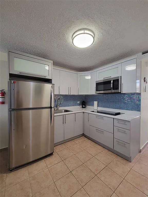 2 bed, 1.0 bath, 600 sqft, $1,800 — Photo 2