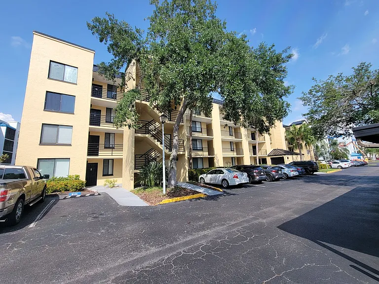 2424 W Tampa Bay Blvd #M201 — Photo 2