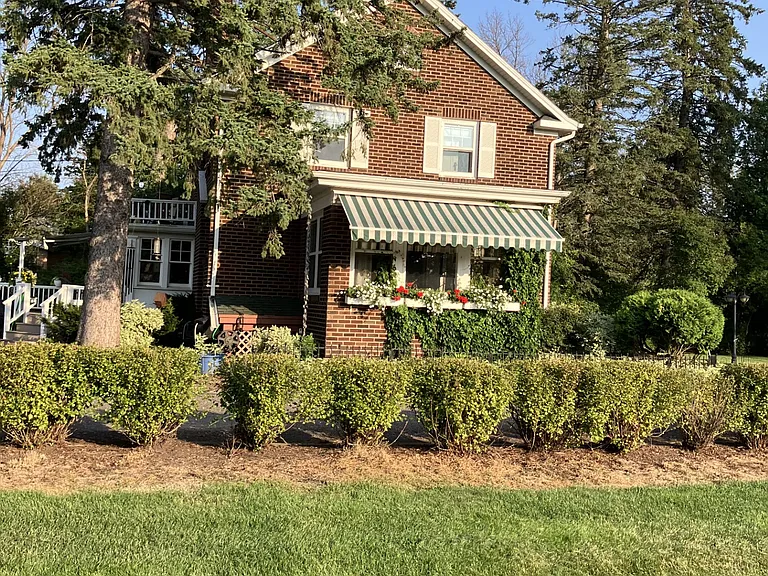 44 Billings Dr — Photo 2