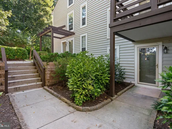 10190 Oakton Terrace Rd #10190, Oakton, VA 22124