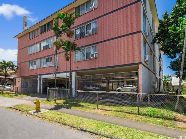 1415 Middle St APT 403, Honolulu, HI 96819