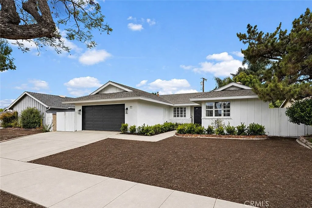 Building Photo - 641 E Lomita Ave