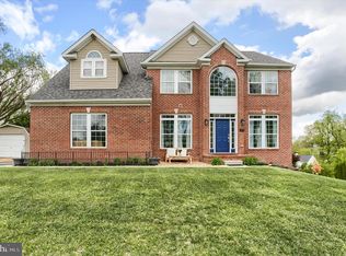1080 Cranberry Ln W, York, PA 17402