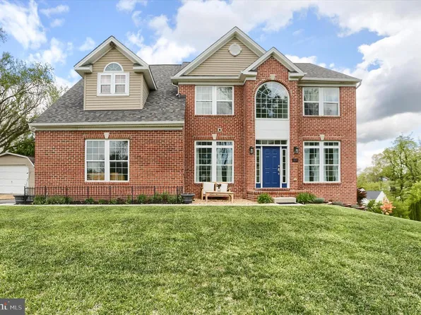 1080 Cranberry Ln W, York, PA 17402