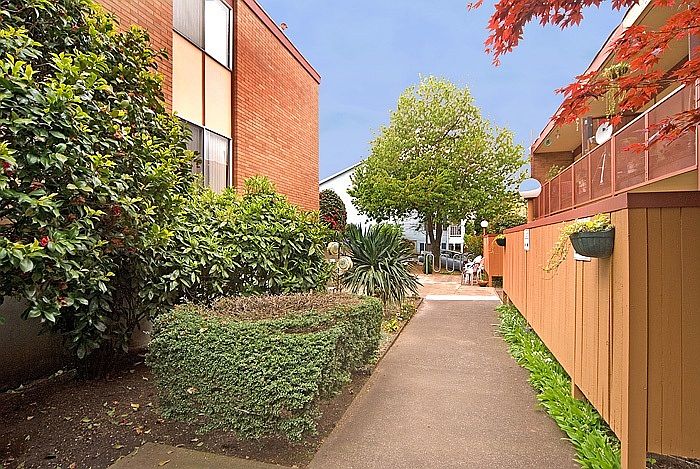 1st image of 711 SE 60th Ave #6116123