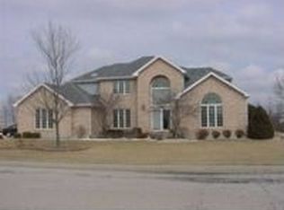 3019 Parkside Dr, Peru, IL 61354