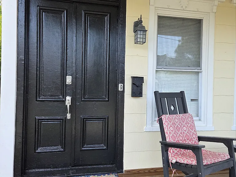 225 Randolph Ave — Photo 2