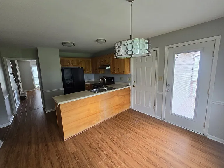 1225 Cobblestone Ln — Photo 5