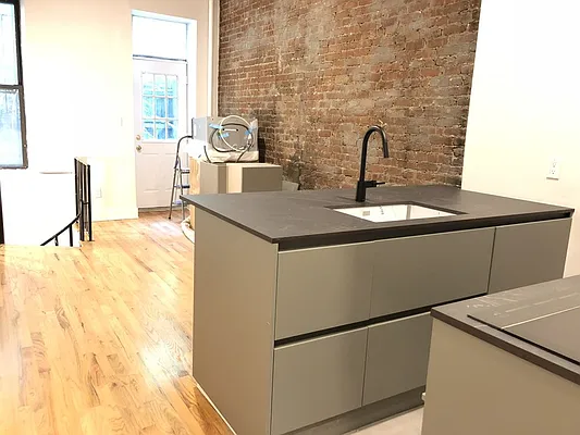 Rented by Sky Management | media 83