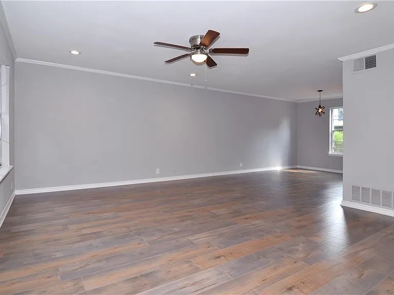 4945 N Hall St — Photo 14