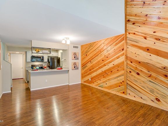 WOOD ACCENT WALL