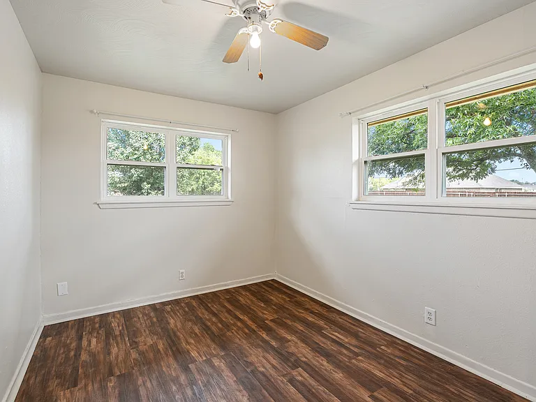 1601 Elizabeth St — Photo 18