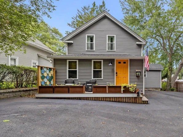 19 Fletcher St, Uxbridge, MA 01569