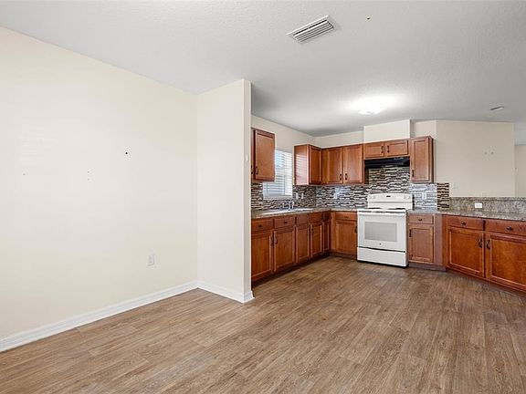 3rd image of 1550 BLOSSOM BAYOU CIRCLE