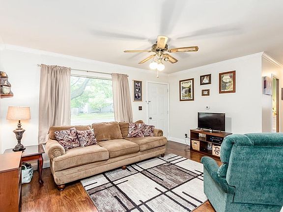 5th image of 19 Seneca Dr