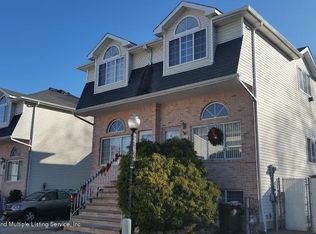 100 Darnell Ln, Staten Island, NY 10309