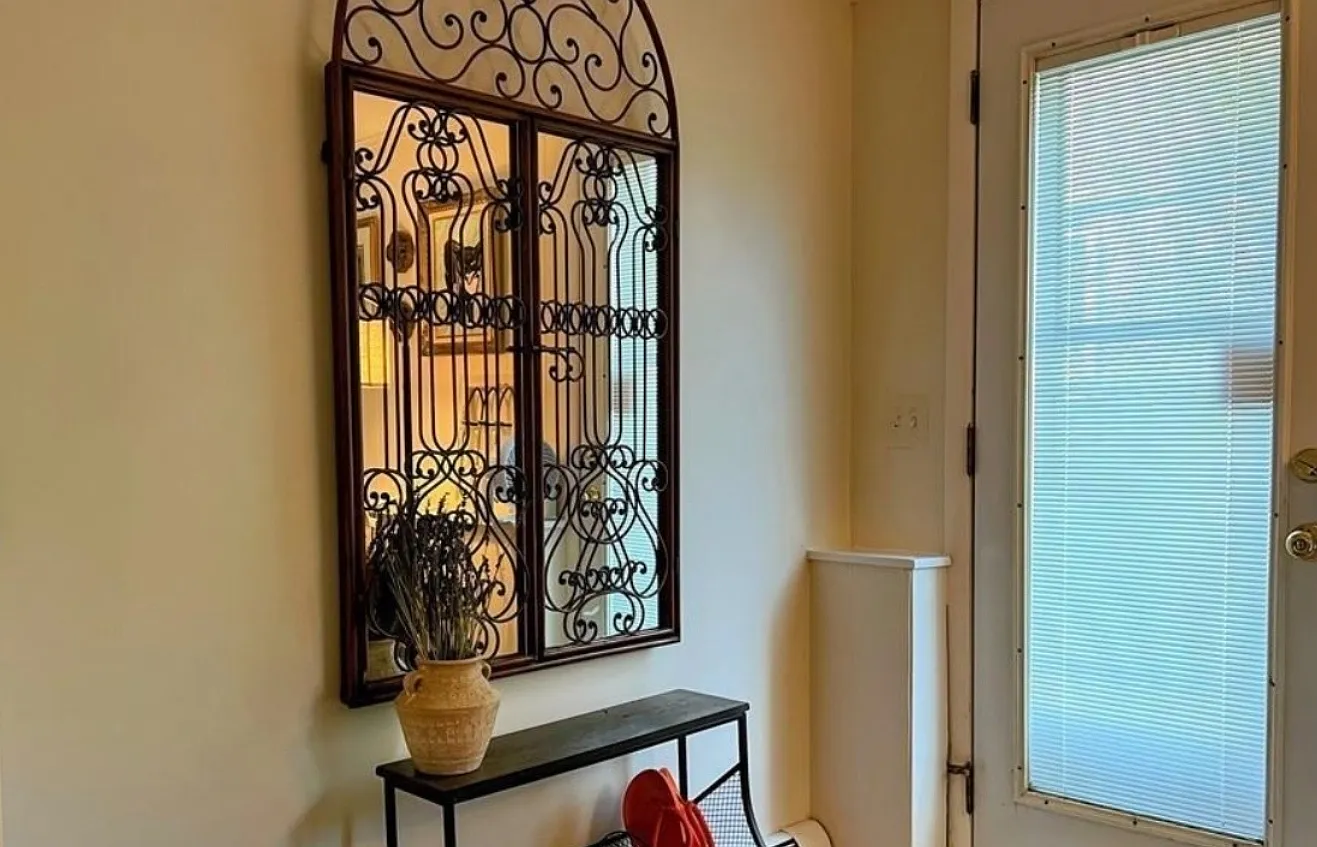 1 bed, 713 sqft, $2,300 — Photo 2