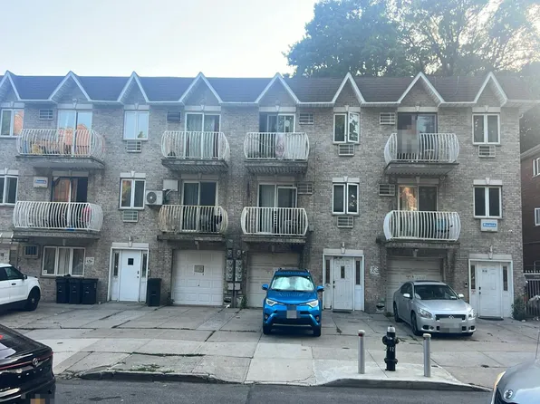 8682 Midland Pkwy, Jamaica, NY 11432