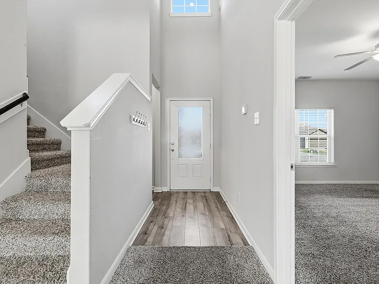 2105 Yarbrough Dr — Photo 6