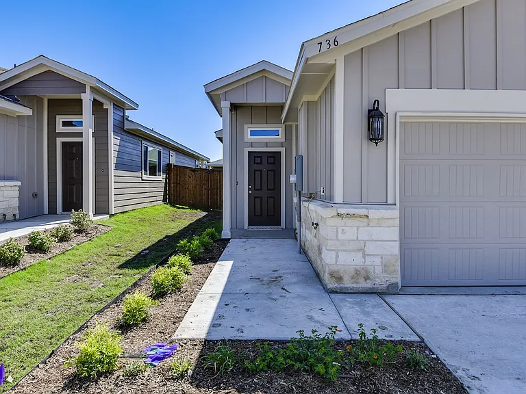 736 Wheatfield Dr — Photo 3