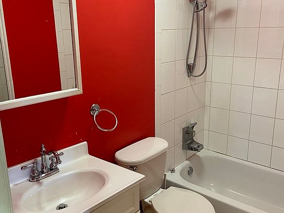 5th image of 10231 S 82nd Ct