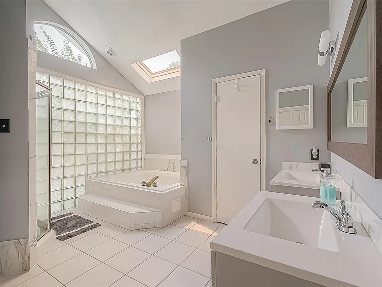 9310 Corner Oaks Ln — Photo 27
