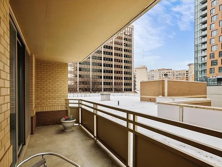 4801 Fairmont Ave #214 — Photo 6