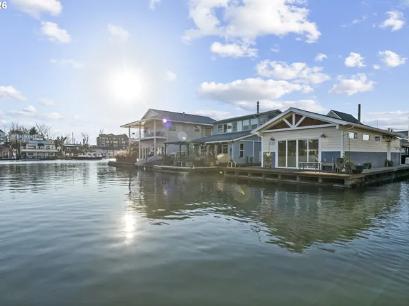 252 N Tomahawk Dr, Portland, OR 97217