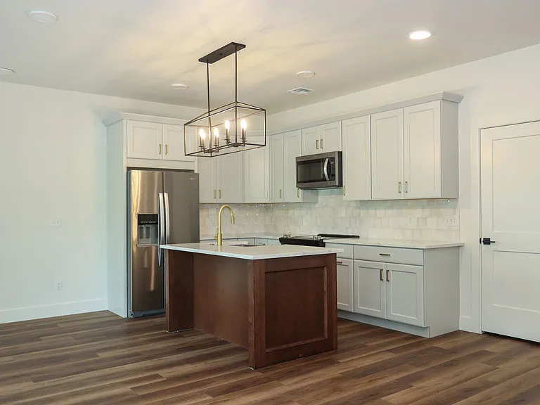 Rivercrest Residences — Photo 5