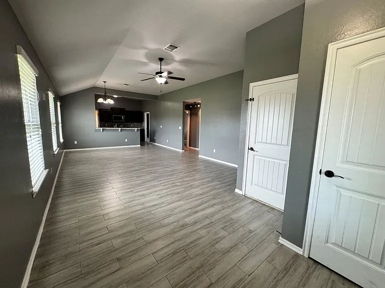 4725 Pyrope Ln — Photo 3