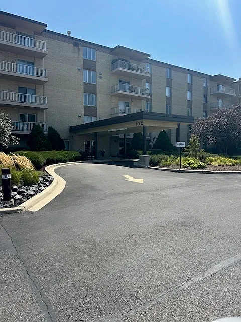 100 W Butterfield Rd APT 112N photo 1