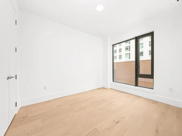 151 South Elliott Place image 9 of 58