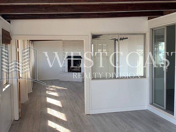3rd image of 9523 Yolanda Ave