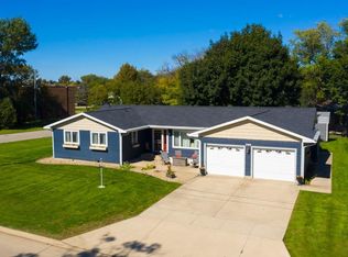 200 W 10th Ave N, Clear Lake, IA 50428