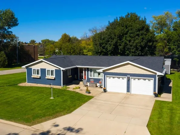 200 W 10th Ave N, Clear Lake, IA 50428