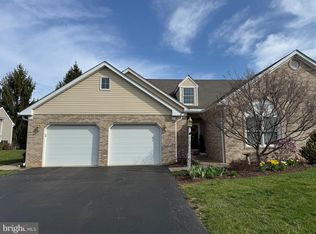 18814 Dover Dr, Hagerstown, MD 21742