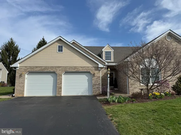 18814 Dover Dr, Hagerstown, MD 21742