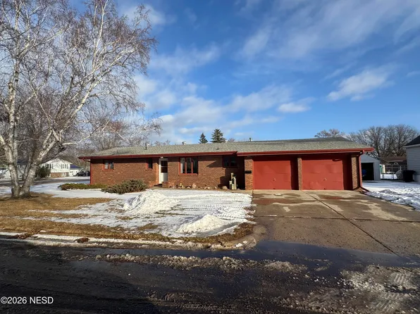348 7th St NE, Watertown, SD 57201