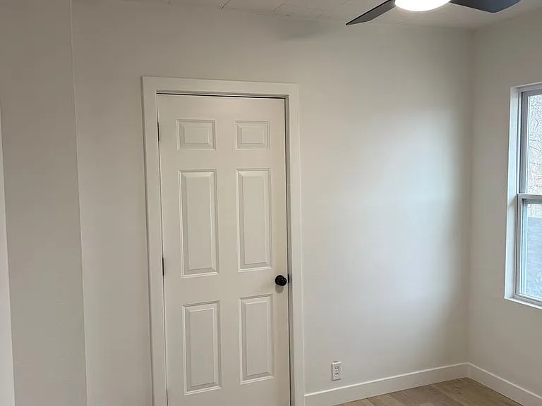 1119 S Main St — Photo 12