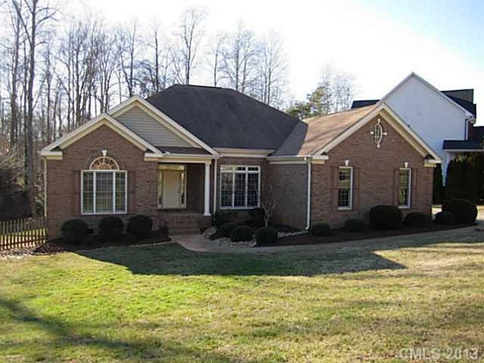 1st image of 173 Fernbrook Dr