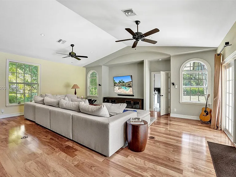 22180 Woodset Ln — Photo 63