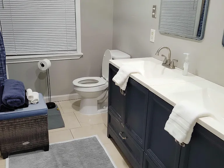 1102 Woods Dr — Photo 2