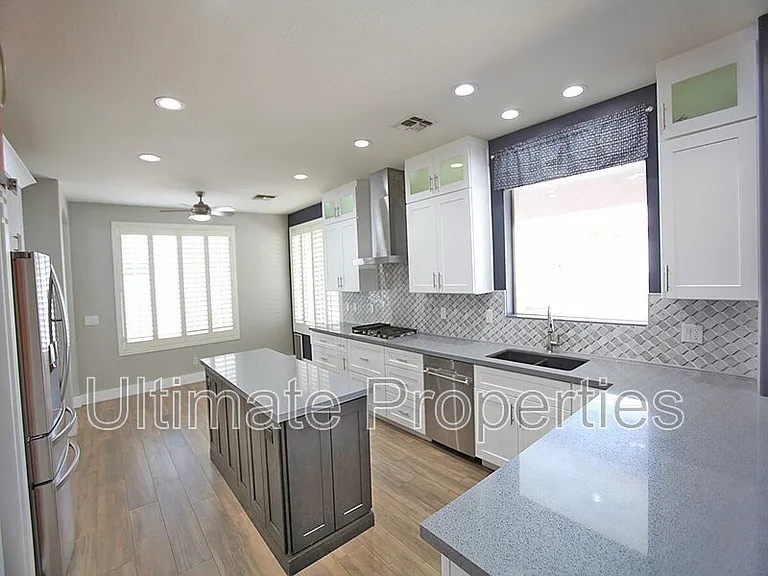 7236 W Avenida Del Rey — Photo 6