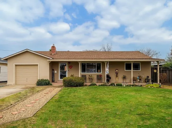 1130 Maple Dr, Oakdale, CA 95361