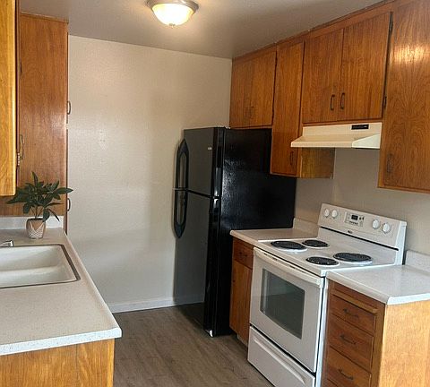 2nd image of 145 Camellia Way APT 17